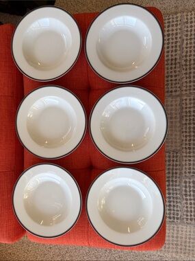 Williams Sonoma open kitchen 9” salad plates, BLACK rim Set of 6
